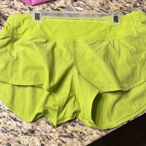 Like green lululemon speed up 2.5” size 6
